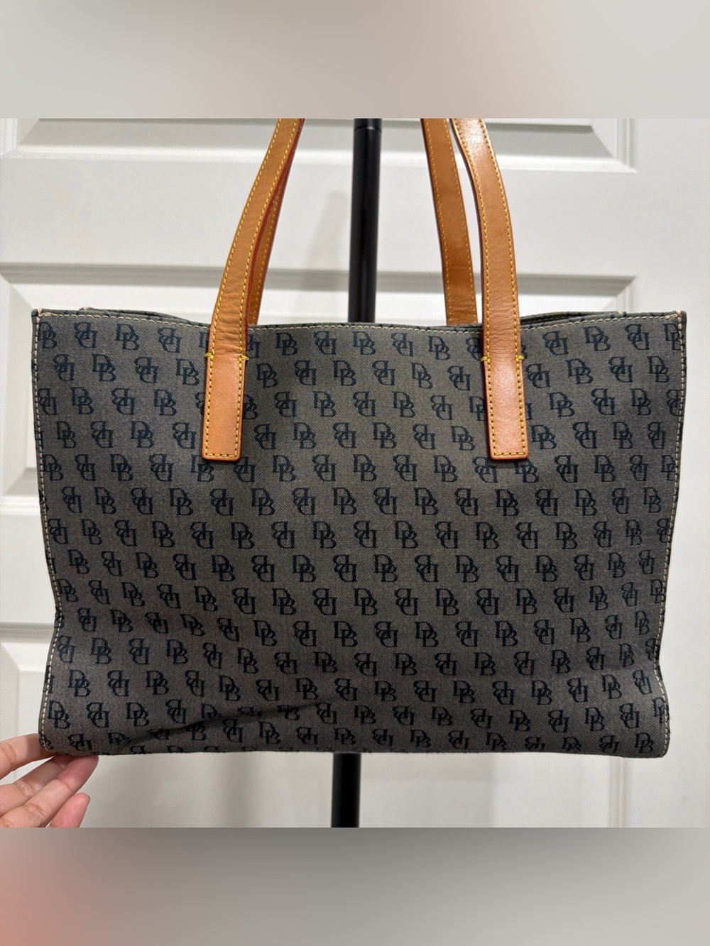 Dooney & Bourke signature monogram canvas tote bag - Picture 5 of 9